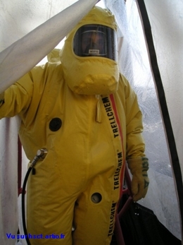 comique travail sécurité humour Risque chimique Risque bactériologique Chimique Bactériologique EPI Combinaison