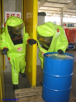 étonnant travail sécurité humour Risque chimique Risque bactériologique EPI Chimique Bactériologique EPI Combinaison