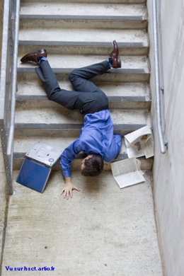 drôle travail sécurité humour Chute de plain-pied escalier Chute