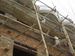 échafaudage rustique drôle sécurité