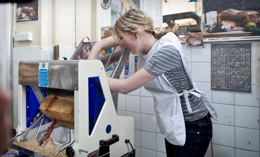 humour travail sécurité humour Risque machine Machine Coupure Jeune employé