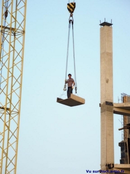 humour sécurité travail hauteur chute grue fou
