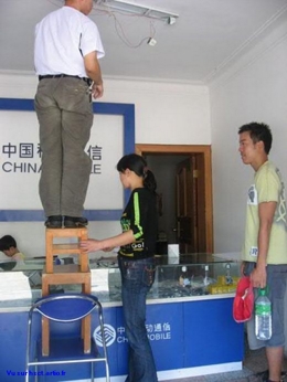 comique travail sécurité humour Chute de hauteur Risque électrique Hauteur Electricité éclairage